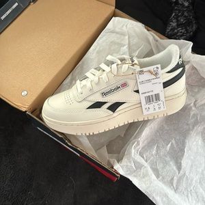 New in box Reebok women club c double revenge 7.5